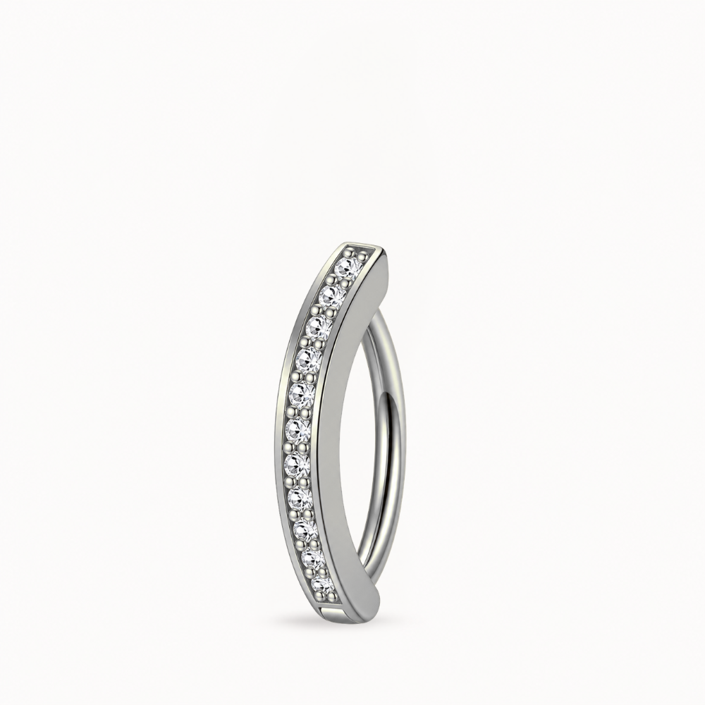 Piercing nombril clicker strass porté