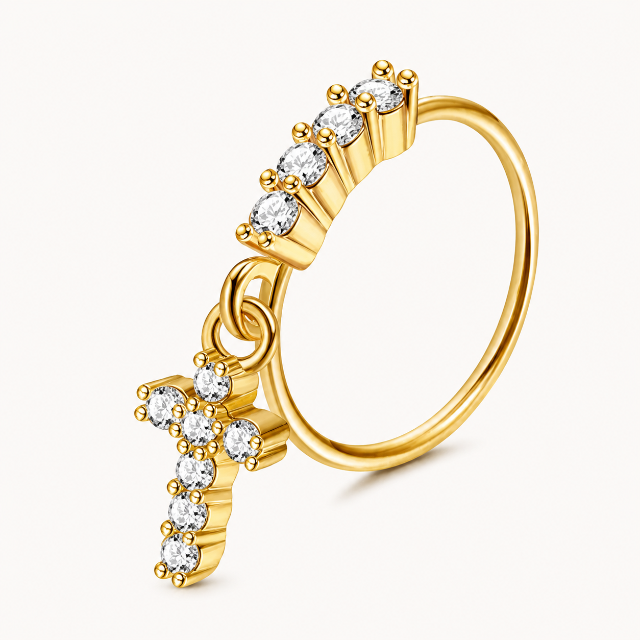 Détail piercing nez croix motif