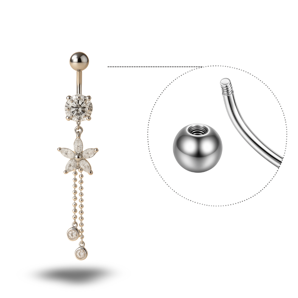 Piercing nombril chaîne titane gros plan