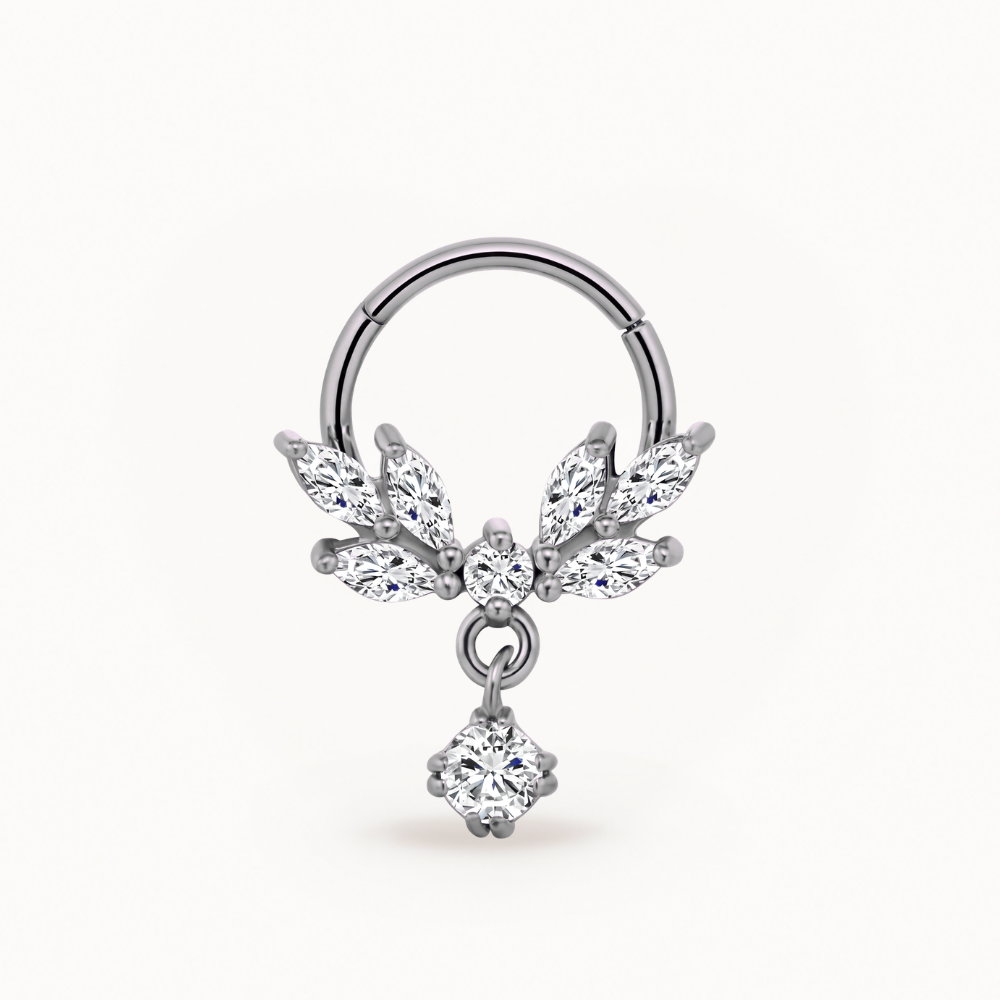 Piercing septum fleur porté