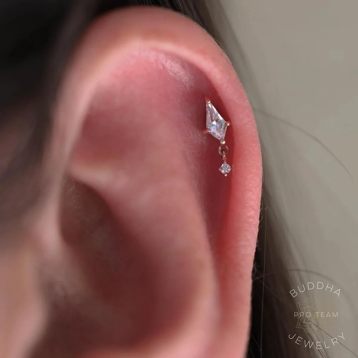 Piercing Puce Or 18K • Style Classique