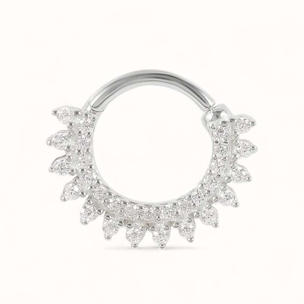 Anneau hoop porté oreille